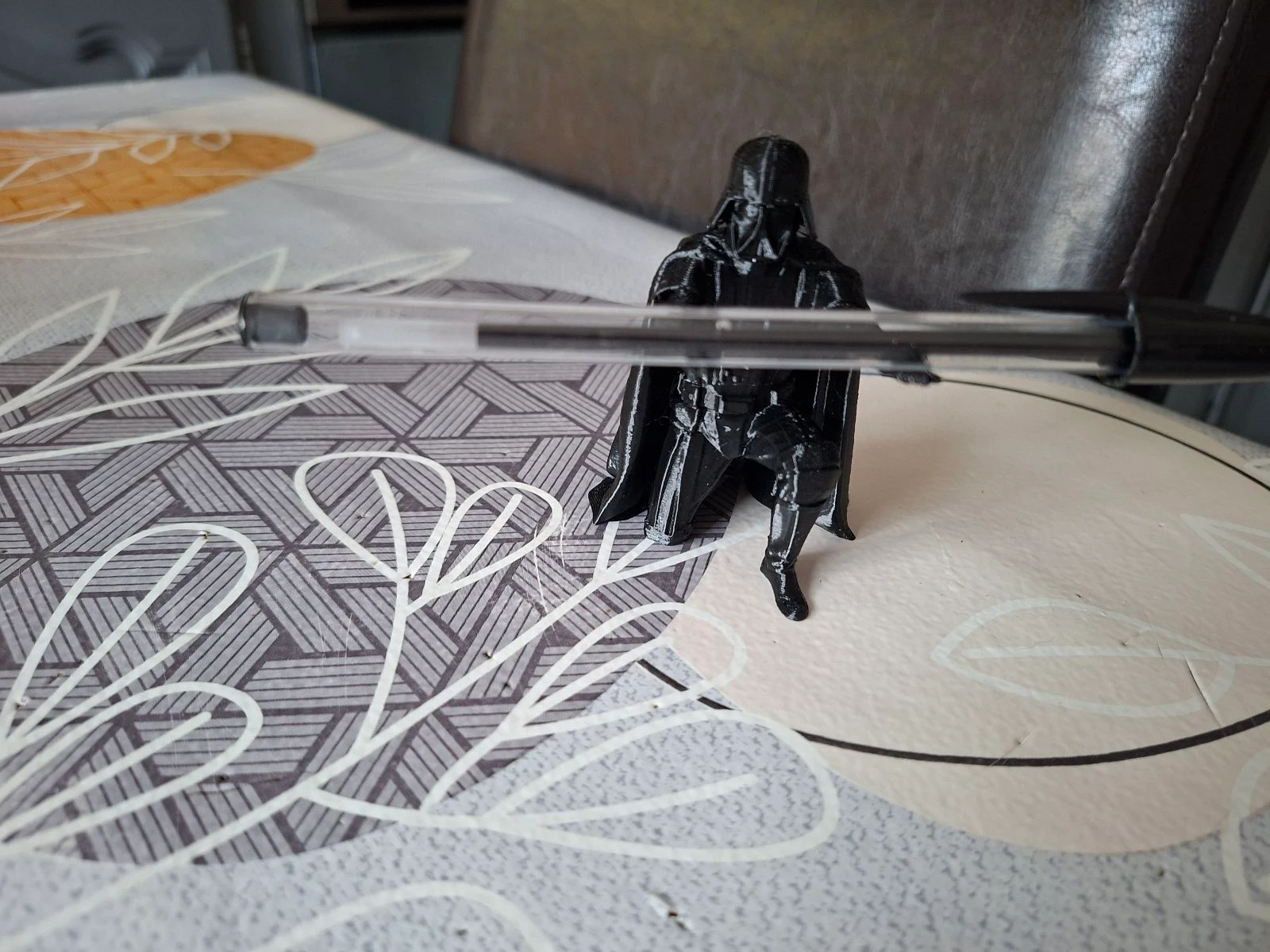 Porte-stylo Dark Vador imprimé en 3D – Noir – Décoration bureau